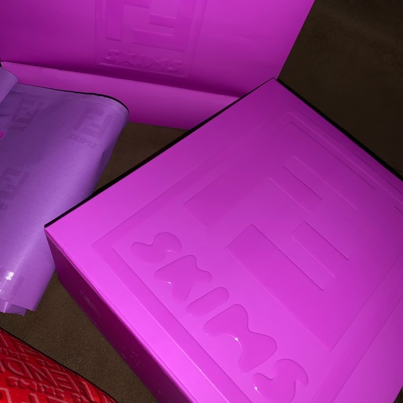 New FENDI x SKIMS pouch - Picture 4 of 7